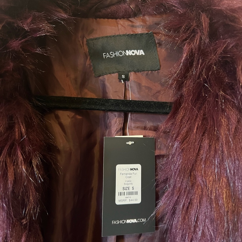 Fashionnova faux fur burgundy/ fernanada fur coat